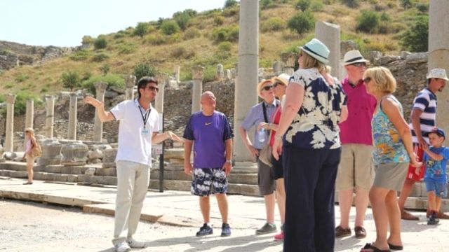 Yeni Turist Rehberliği Meslek Kanunu yayımlandı: Rehberde ne gibi özellikler aranıyor?